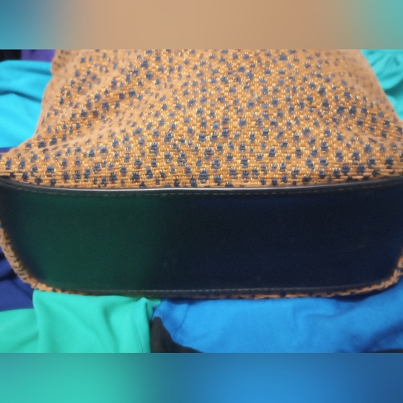 Chief Value Animal Printed Tote - Picture 4 of 6